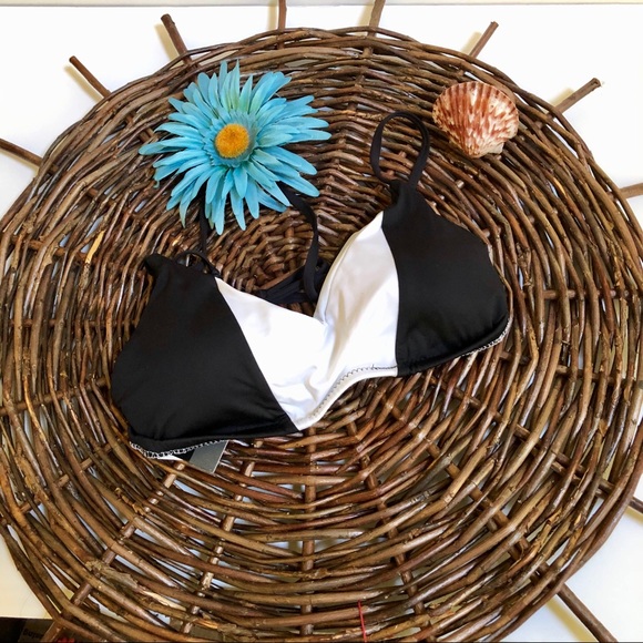 Sale 🧨 
Mossimo Block Party Colorblock Bikini Top - Picture 3 of 3